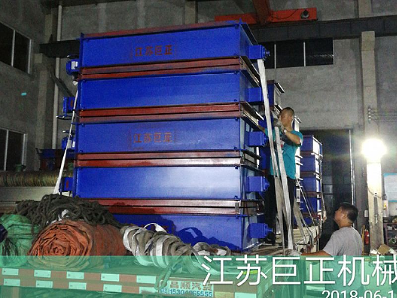 方形擋板門(mén)（寬10m）已完工，待發(fā)往預(yù)定客戶(hù)